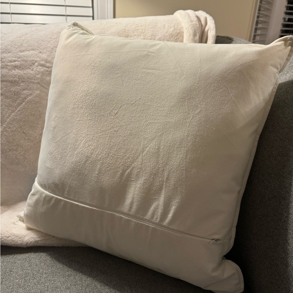 Peanuts Snoopy Puffer Jacket Woodstock Winter White Oversized Pillow Brand New - Picture 6 of 7